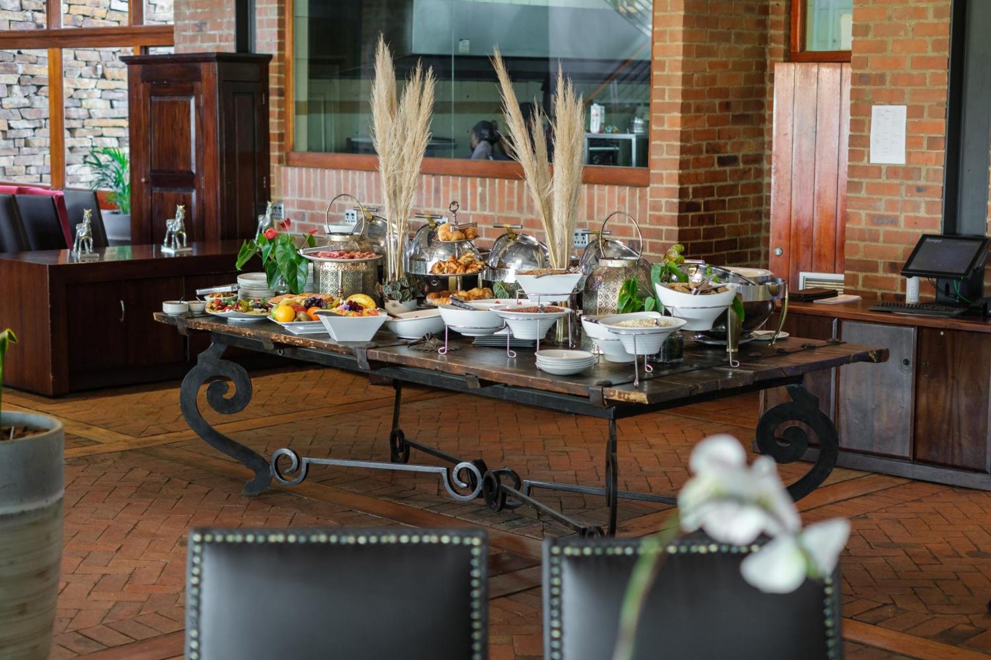 Riboville Boutique Hotel And Restaurant Midrand Exterior photo
